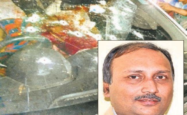 मुजफ्फरपुर में पूर्व मेयर समीर समेत दो की हत्या, कार घेरकर एके-47 से 50 राउंड से अधिक फायरिंग