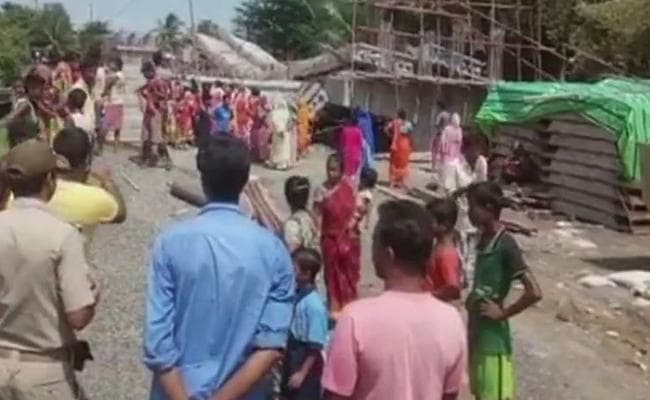 Kolkata : फिर एक निर्माणाधीन ब्रिज गिरा, माजेरहाट, सिलीगुड़ी के बाद अब काकद्वीप में हुई घटना