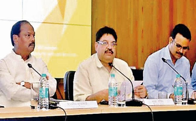 रांची : देख रहे हैं, कर रहे हैं वाली प्रवृत्ति बंद करें : रघुवर दास