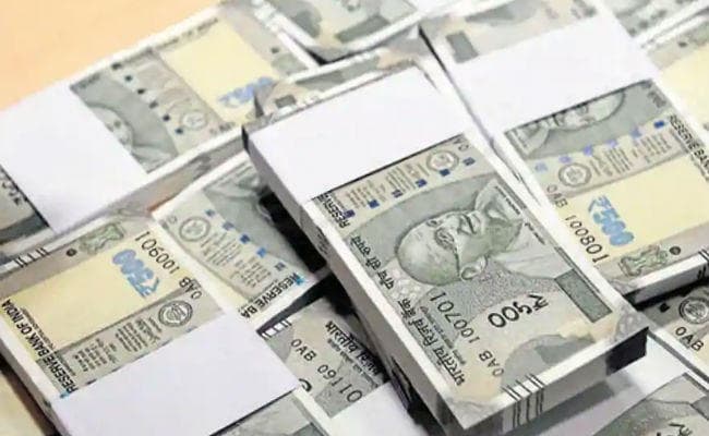 बंद हो चुकी योजना, फिर भी डीसीओ ने निकाले 31 लाख