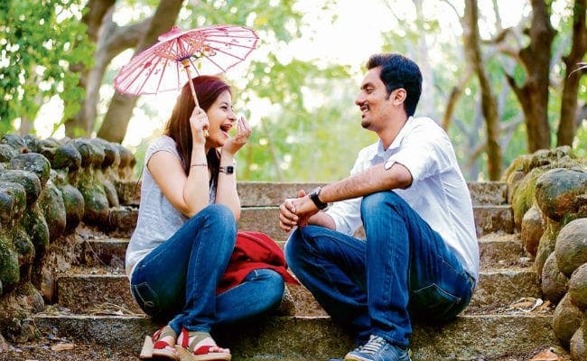 लाइक्स और कमेंट्स पाने के लिए कर रहे आउटडोर शूट