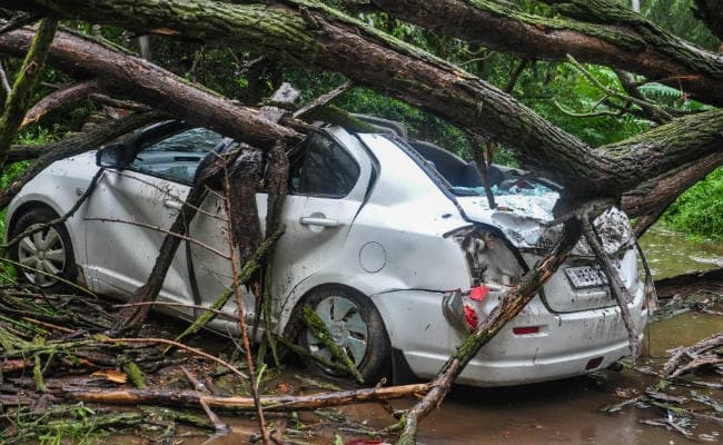 हिमाचल: सड़क हादसे में दो की मौत, बारिश की घटनाओं में मरने वालों की संख्या आठ हुई
