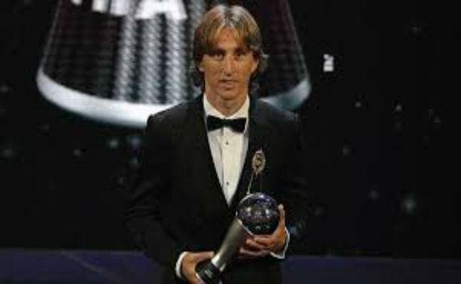 लुका मोड्रिच बने सर्वश्रेष्ठ फुटबालर, रोनाल्डो-मेसी की बादशाहत खत्म