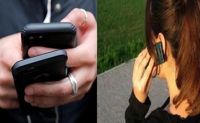 युवती का मोबाइल छीन बहन और सहेलियों को फोन कर रोज करता था परेशान, जब...