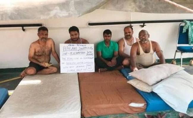 नौ महीने से दुबई में एक जहाज में फंसे हैं आठ भारतीय, बिना वेतन, भोजन और ईंधन के बिता रहे वक्त