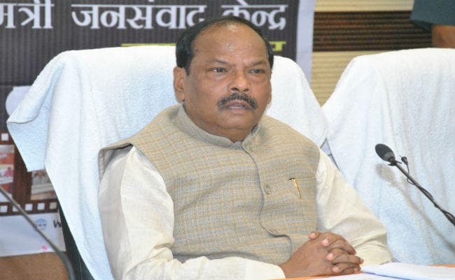 शौचालयों के निर्माण का काम 2 अक्टूबर तक हर हाल में पूरा करें : CM रघुवर दास