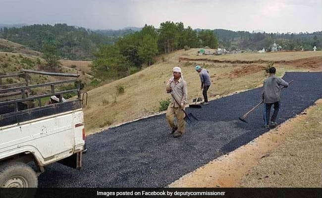 धीमी गति से चल रहा प्लास्टिक सड़क का काम, 65.99 लाख की है योजना