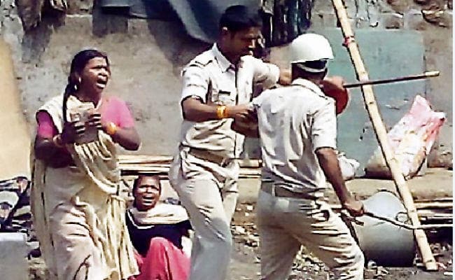 पटना : अतिक्रमण हटाने गयी टीम पर की रोड़ेबाजी पुलिस ने भांजीं लाठियां, कई पर प्राथमिकी