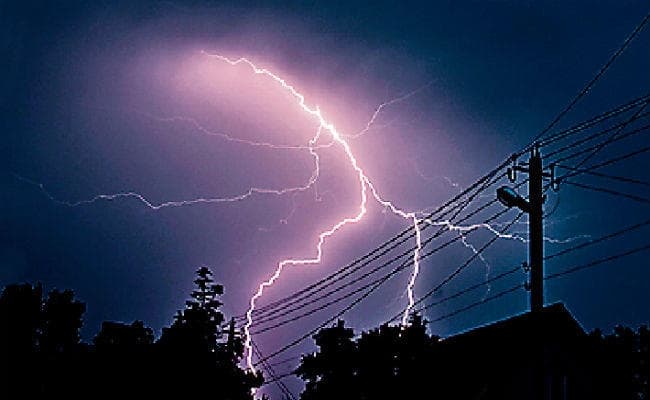 Bihar Weather: मौसम का बदला रहेगा मिजाज, आंधी व ओला को लेकर अलर्ट, जानें अपने शहर का अपडेट...