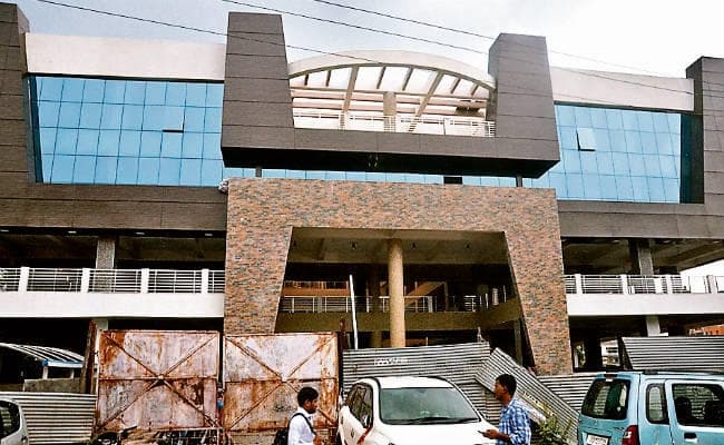 रांची : वेंडर मार्केट में दुकान लेने के बाद भी सड़क पर सामान बेचा, तो रद्द हो जायेगा आवंटन