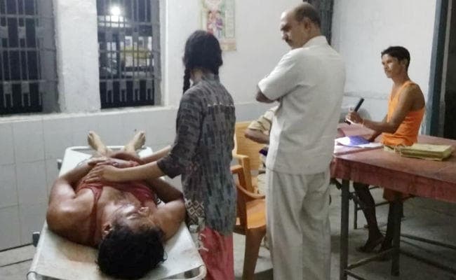 छपरा में बेखौफ हुए अपराधी, निबंधन कार्यालय के कातिब को घर से बाहर बुला कर मारी गोलियां छपरा में बेखौफ हुए अपराधी, निबंधन कार्यालय के कातिब को घर से बाहर बुला कर मारी गोलियां