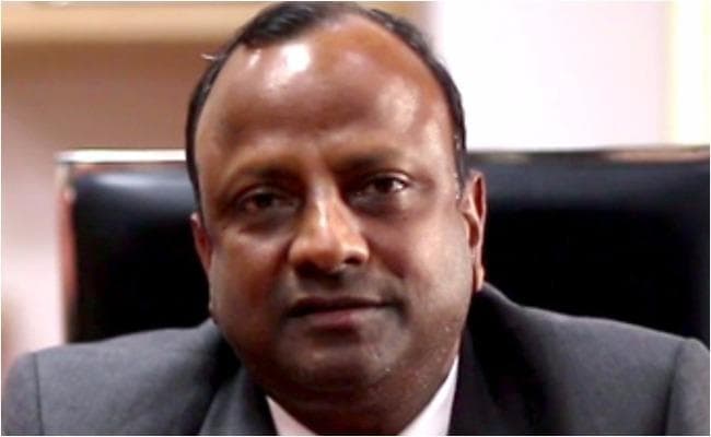 SBI प्रमुख रजनीश कुमार ने कहा, बैंक अकाउंट खोलने के लिए बहुत सुविधाजनक है आधार