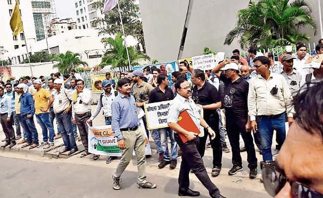 रांची : वेतन विसंगति को लेकर कोल इंडिया के अफसरों ने दिया धरना