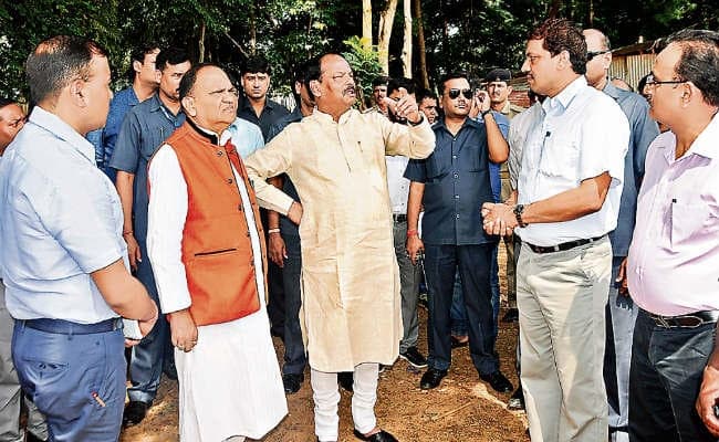 रांची : मोरहाबादी मैदान का निरीक्षण करने पहुंचे मुख्यमंत्री, कहा, टाइम्स स्क्वायर के निर्माण में लायें तेजी : रघुवर दास