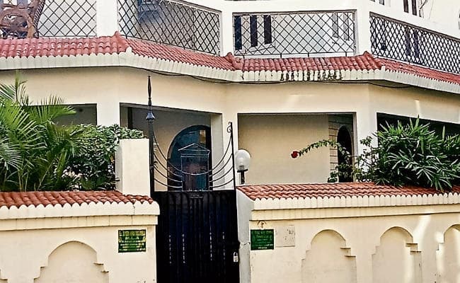 पटना: लालू के करीबी विधायक अबू दोजाना के ठिकानों पर आयकर की छापेमारी