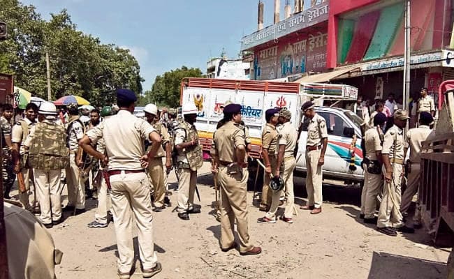 औरंगाबाद : गोह थाने में तोड़फोड़ पुलिस ने की फायरिंग, हाईवा से कुचल छात्र की मौत पर हंगामा