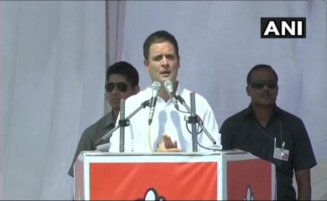 राफेल डील : राहुल गांधी ने मोदी सरकार पर साधा निशाना, चोरी से रोकने वाले अधिकारी पर कार्रवाई हुई