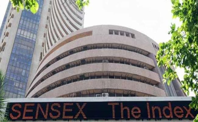 शेयर बाजार में लगातार दूसरे दिन गिरावट जारी, सेंसेक्स 218 अंक टूटा