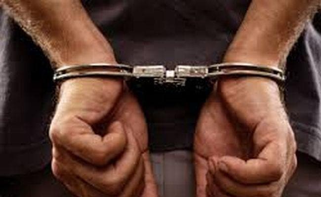 जानें क्यों  हिरासत में लिये गये  12 विदेशी