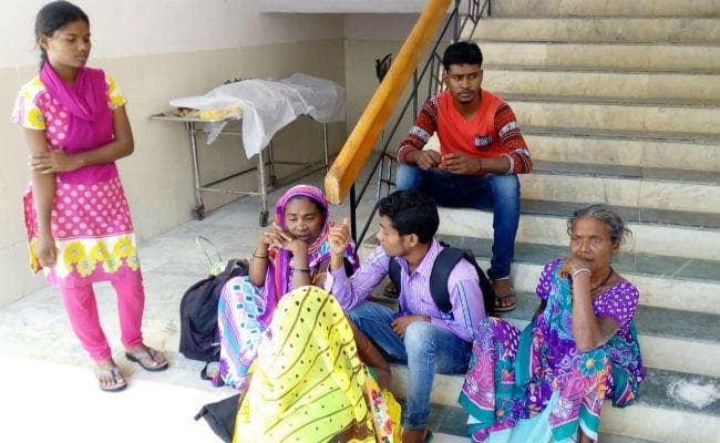 सिमडेगा में इलाज के दौरान लापरवाही से हुई बच्ची की मौत, थाने में शिकायत