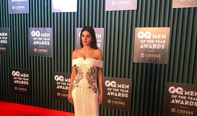 GQ Awards: रेड कार्पेट पर सितारों ने बिखेरे जलवे, देखें कुछ खास तस्वीरें