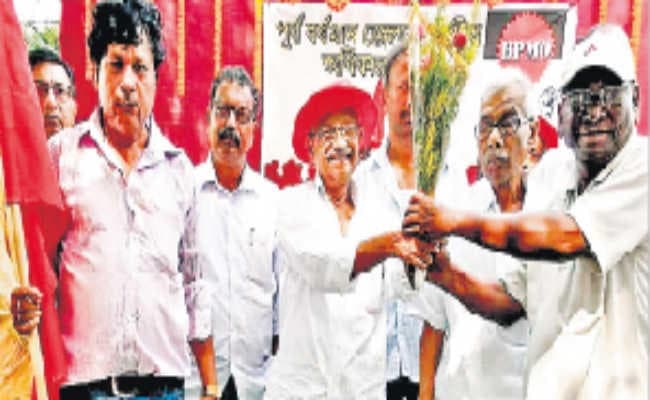 किसानों की दयनीय हालत के लिए सरकार जिम्मेदार, माकपा नेता अचिंत्य ने केंद्र, राज्य सरकार को कोसा