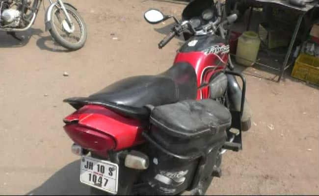 बाइक की डिक्की से 75 हजार रुपये की चोरी