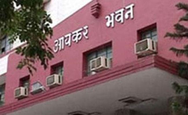 पटना : 25 घंटे के बाद लौटी आयकर की टीम, अबु दोजाना के ठिकानों से करोड़ों की स्टांप ड्यूटी चोरी का मामला पकड़ा