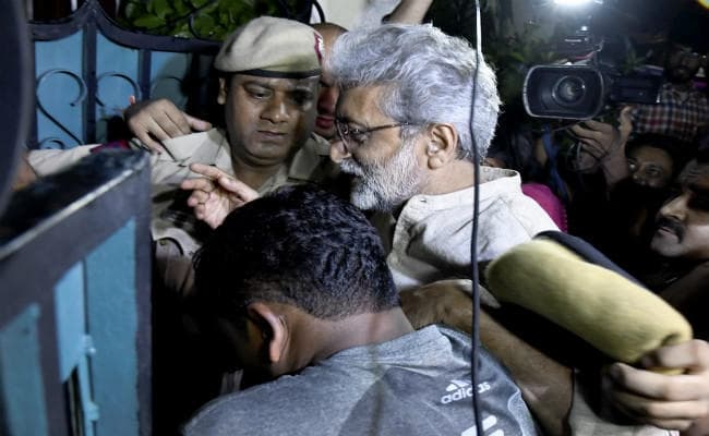 #BhimaKoregaon : SC ने कहा, कार्यकर्ताओं की गिरफ्तारी राजनीति से प्रेरित नहीं, जांच दल गठित करने से इनकार