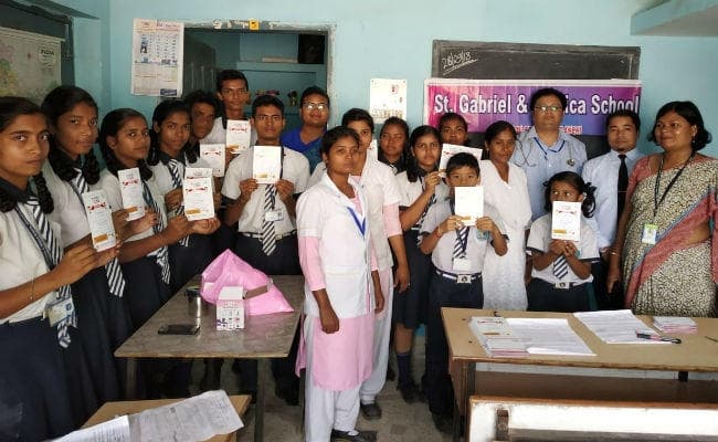 संत गैब्रिएल एण्‍ड मोनिका स्‍कूल में रूबेला टीकाकरण