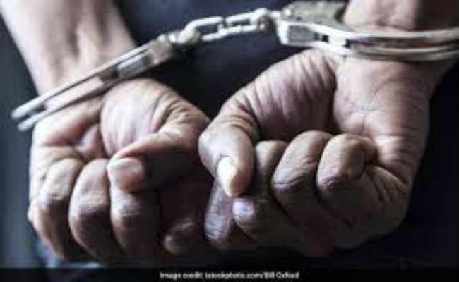 एटीएम समझ कर पासबुक अपडेट मशीन तोड़ी, हुआ गिरफ्तार