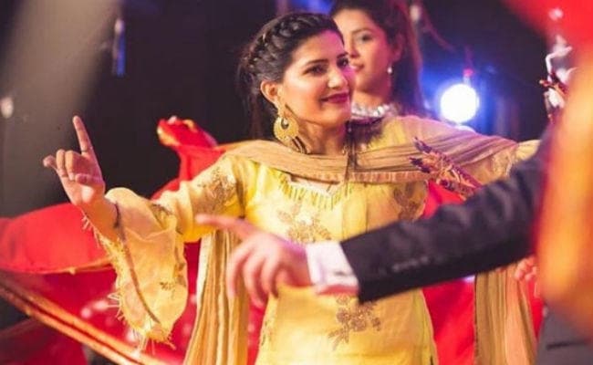 VIDEO: सपना चौधरी ने दलेर मेहंदी संग किया डांस, ''तेरी आंख्‍या दा...'' गाने पर मचाया धमाल