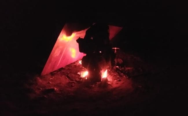 चतरा में फिर नक्सली हमला, पुल निर्माण कंपनी की मशीनें फूंकी