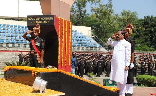 सर्जिकल स्ट्राइक की वर्षगांठ पर बोले रघुवर दास, देश पर कुर्बान होने के लिए सदैव तैयार रहना चाहिए