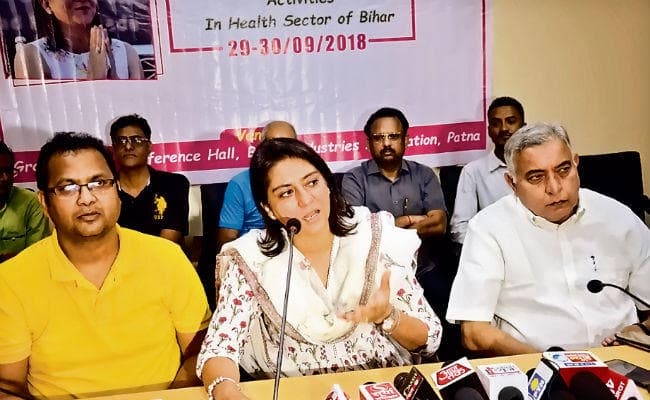 पटना : कैंसर की तरह फिरकापरस्त ताकतों से लड़ना होगा : सांसद प्रिया दत्त