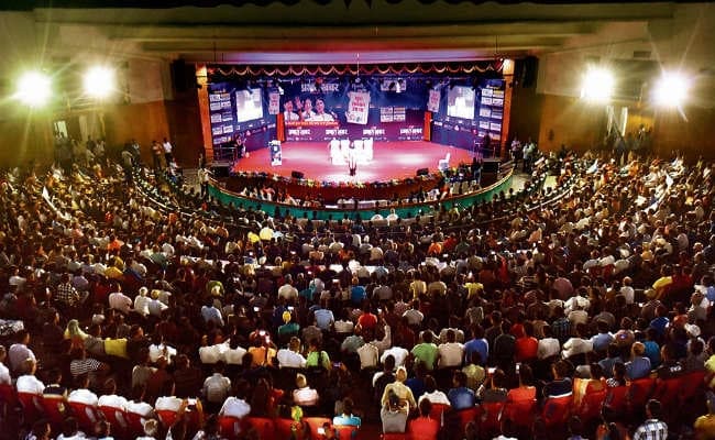 गुरु सम्मान-2018 : प्रभात खबर ने 41 गुरुजनों को किया सम्मानित, कविता की लड़ियों से गुंथी शाम हुई सुरमई