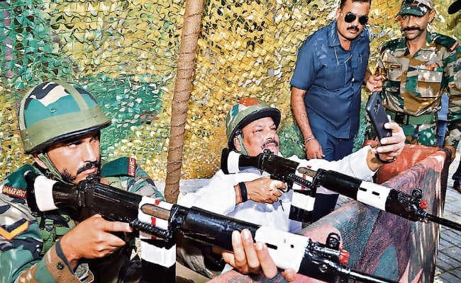 रांची : शहीदों के परिजनों को गृह जिले में देंगे जमीन, देशहित में एक साथ खड़े हो : रघुवर दास