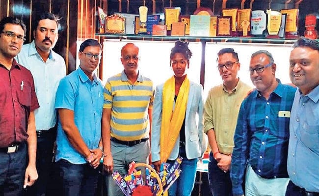 सिलीगुड़ी : एशियन गेम्स में गोल्ड मेडल जीतने वाली जलपाईगुड़ी की गोल्डन गर्ल स्वप्ना बर्मन को हो रही इनामों की बरसात