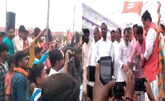 BJP सांसद मनोज तिवारी को स्वर्ण समाज के लोगों ने दिखाया काला झंंडा