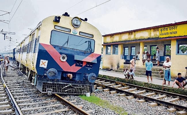 लखीसराय : भैंस के टकराने से इएमयू बेपटरी