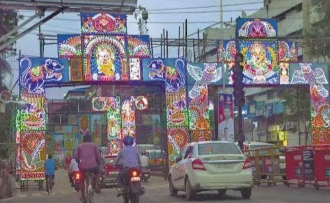 आफत की बारिश में कम नहीं हुआ जोश, जमकर हो रही बिहार में पूजा की तैयारी