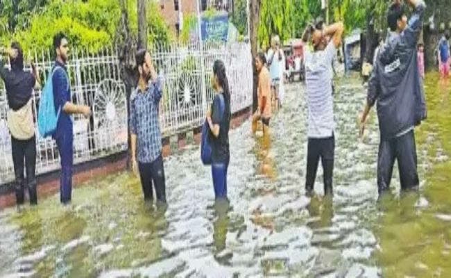 बारिश से सब बेहाल : पहली बार पटना आ कर पढ़ने वाले स्टूडेंट्स का रो-रो कर बुरा हाल