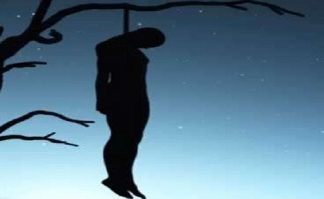 कांग्रेस विधायक के पूर्व निजी सचिव का शव पेड़ से लटका मिला