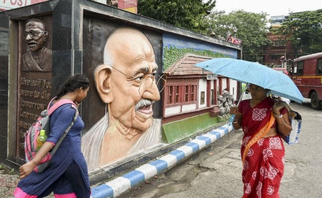 ...जब बापू ने ग्रामीण महिलाओं को शिक्षा देने के लिए अभिजात वर्ग की महिलाओं को दी थी चुनौती