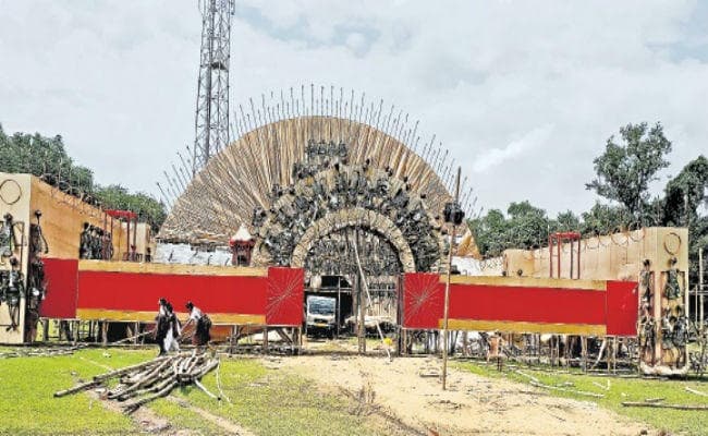 न्यू पारबेलिया में पूजा ''भूतेर राजार देश''  पर आधारित