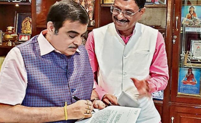 नितिन गडकरी से मिले सांसद संजय सेठ, सर्ड मैदान से कचहरी चौक तक बनेगी सड़क