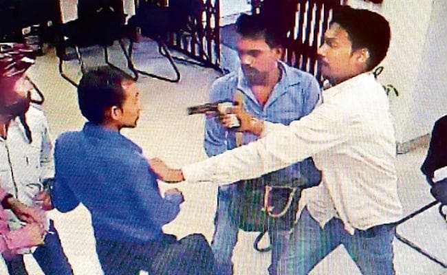 निरसा के बैंक में 16.50 लाख का डाका