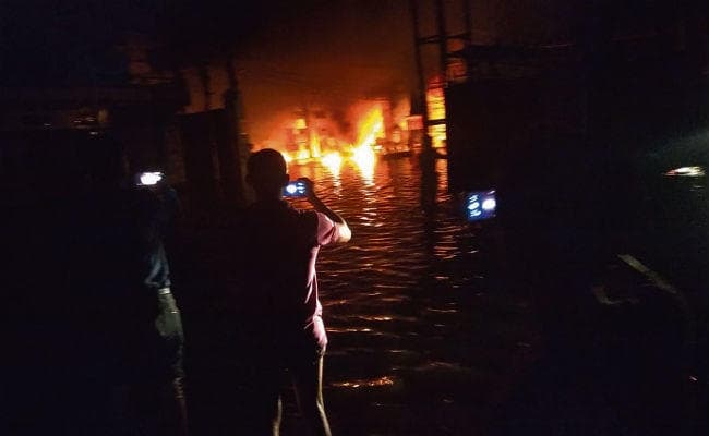 पटना : शार्ट सर्किट से जब नाला रोड पेट्रोल पंप में लगा भीषण आग, हुए दो धमाके