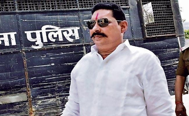 बाढ : अनंत सिंह कोर्ट में पेश, एके-47 बरामदगी केस पटना ट्रांसफर