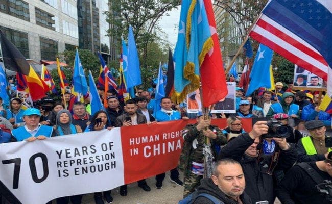 दमन के खिलाफ वर्ल्ड उइगर कांग्रेस ने किया प्रदर्शन, कहा- चीन की समृद्धि का दावा झूठा